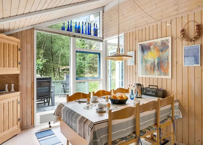 Aamu - 300m To The Fjord By Interhome